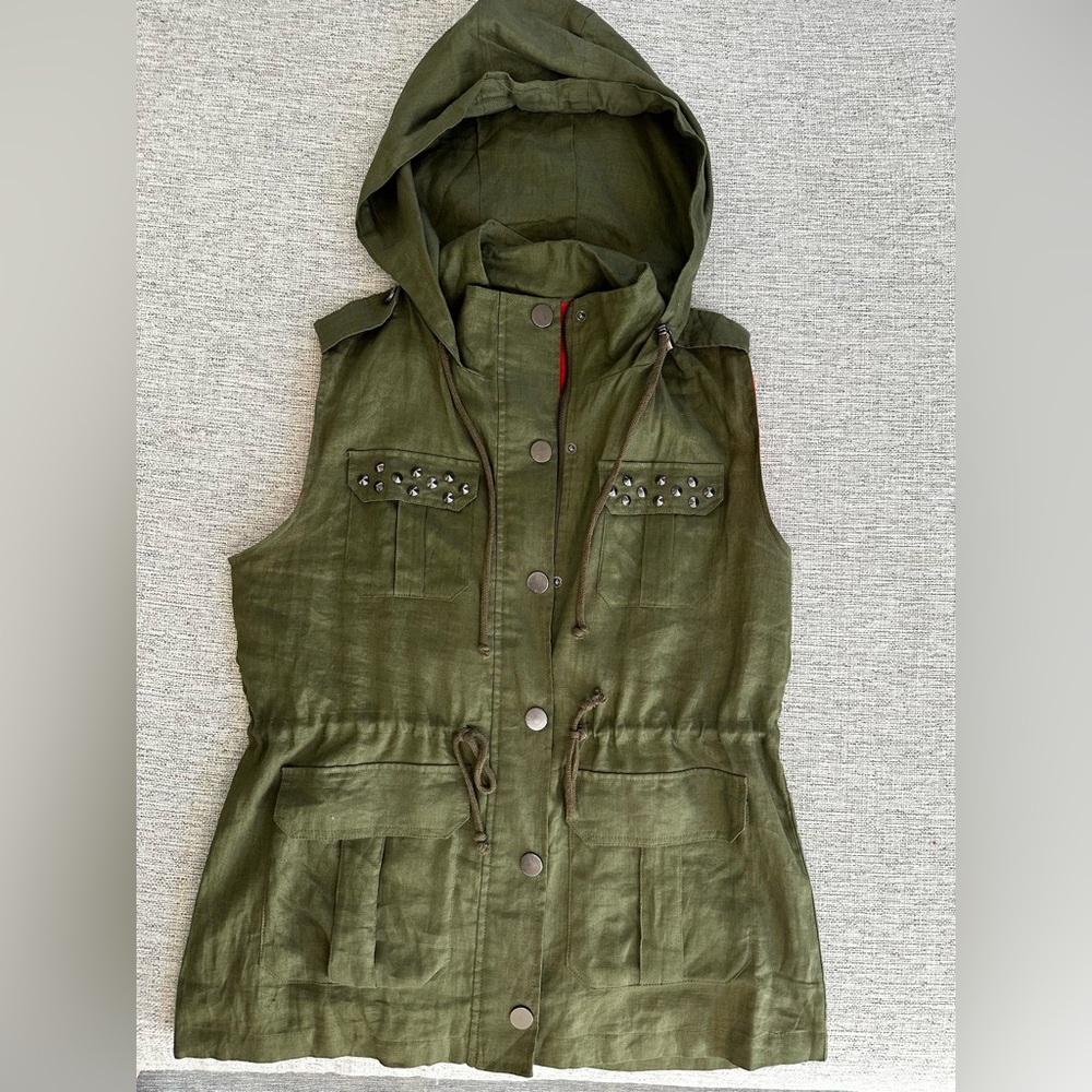 WOMENS FOREVER 21 VEST SIZE MEDIUM
